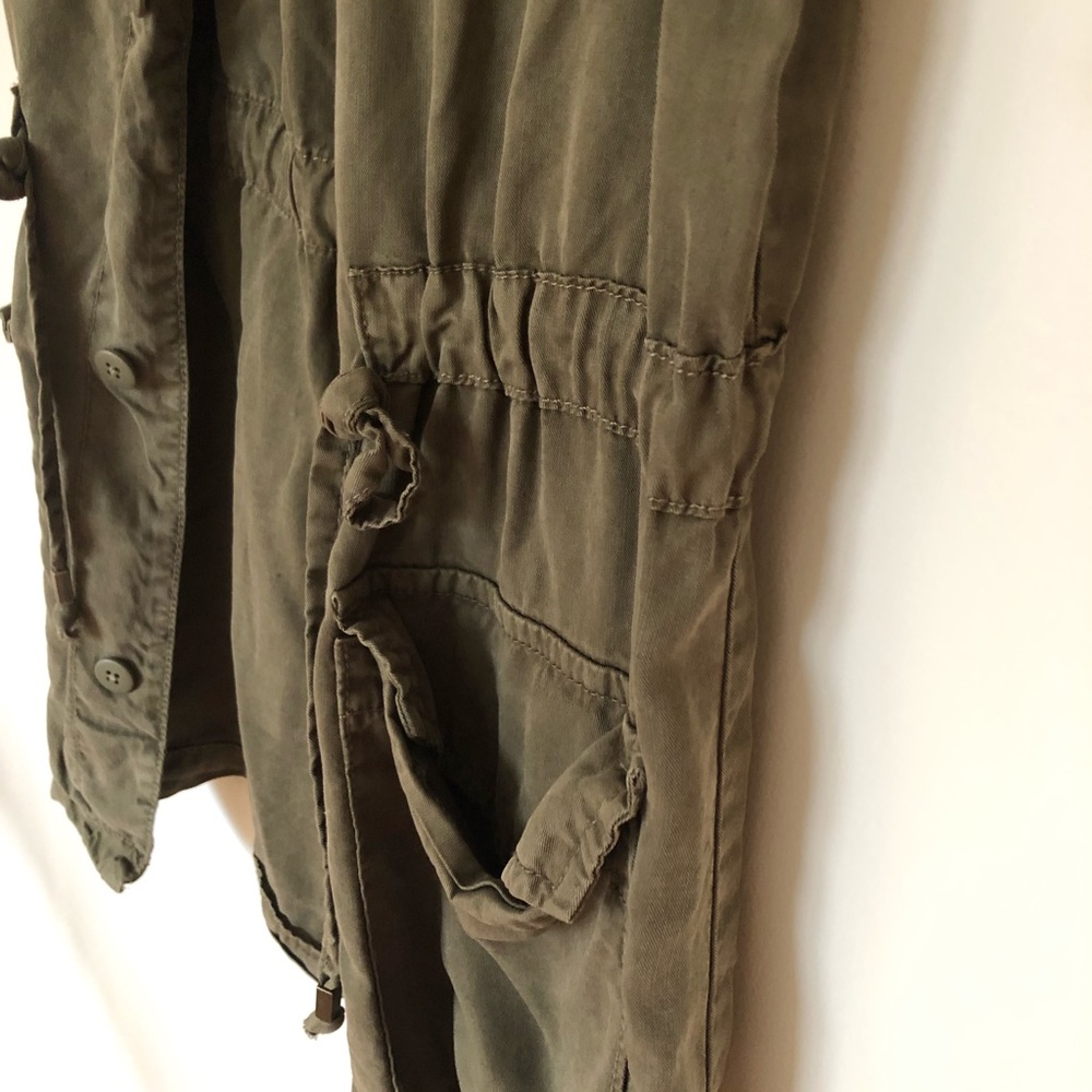 Universal Thread Vest - Picture 7 of 8